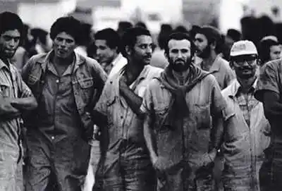 Braços Cruzados, Máquinas Paradas