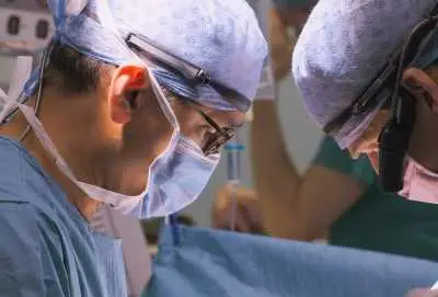 Cirurgiões - No Limite da Vida